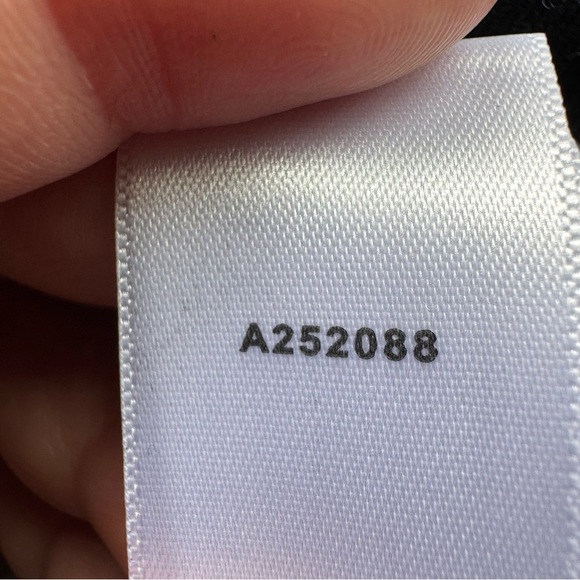 🩵Quaker Factory 1X 3/4 Sleeve Women’s Top Black Striped Lobster Sequins - Picture 10 of 12